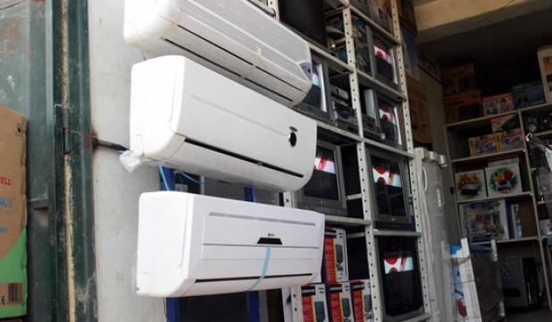 بسبب الانقطاعات المتكرّرة للتيار جزائريون يتهافتون على أجهزة تعديل التوتّر الكهربائي لتفادي الخسائر